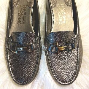 💯 Authentic Salvatore Ferragamo Gancini Bit Leather Slip On Loafers
